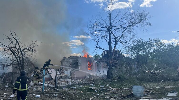 Очередная атака РФ на Харьковщину. Фото ГСЧС