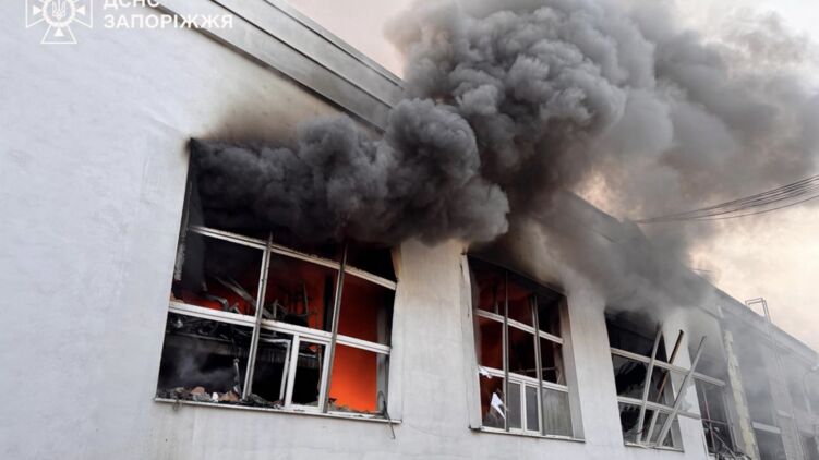 Наслідки удару по підприємству у Запоріжжі