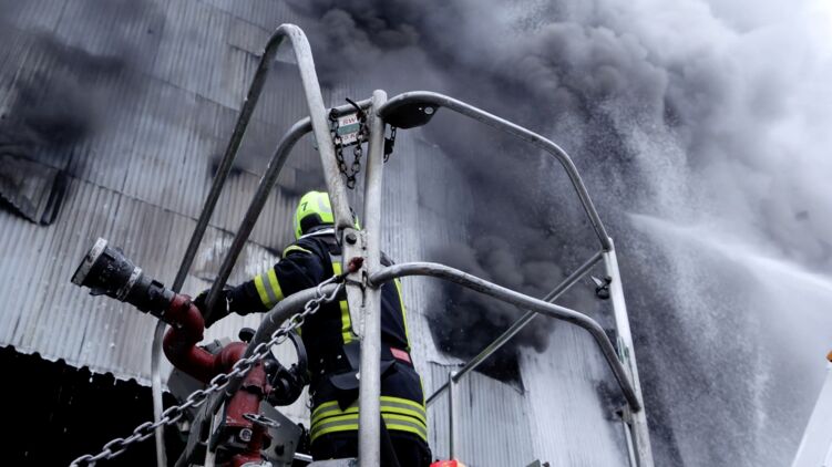 Наслідки удару по Києву. Фото: ДСНС
