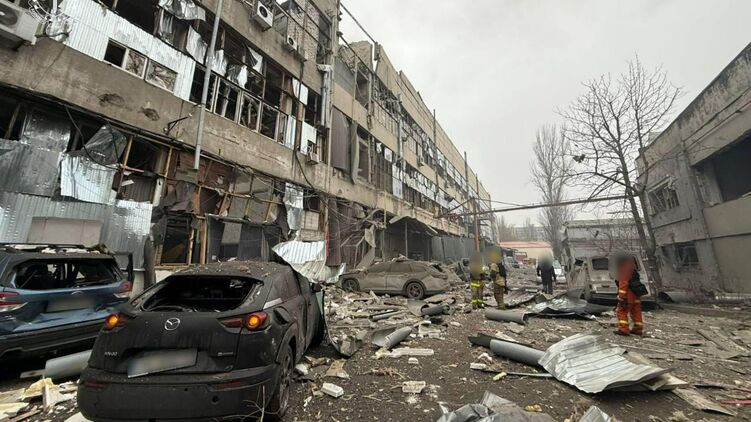 Последствия удара по предприятию в Днепре