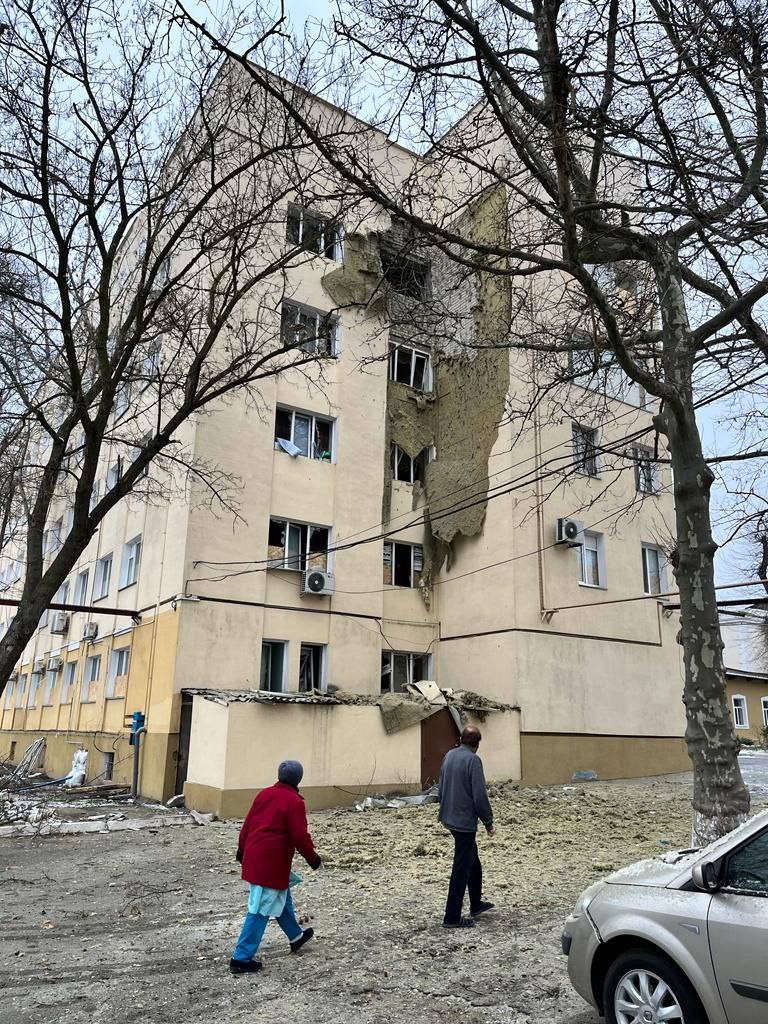 Фото наслідків обстрілу Херсона