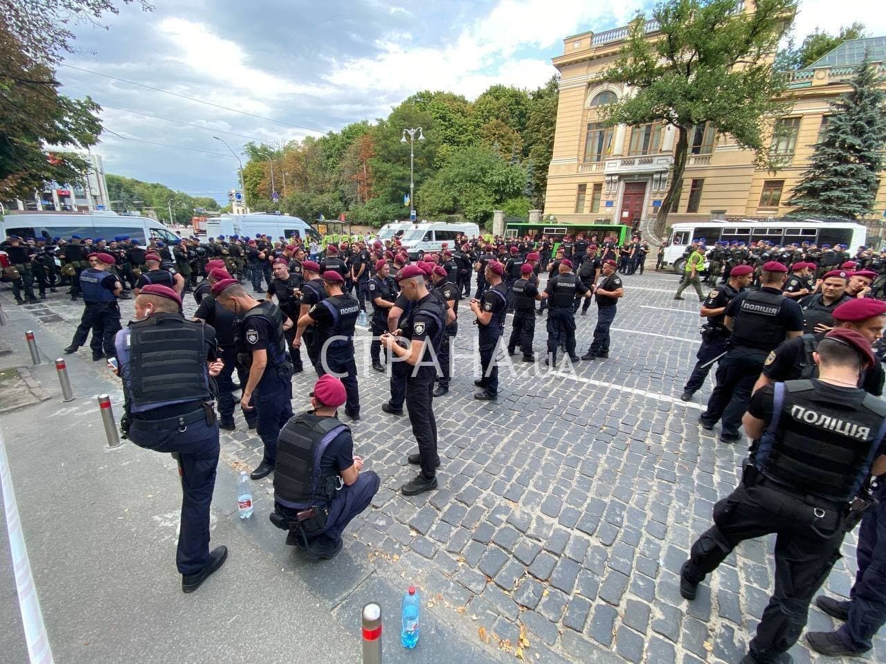 Фото "Страны" с места событий