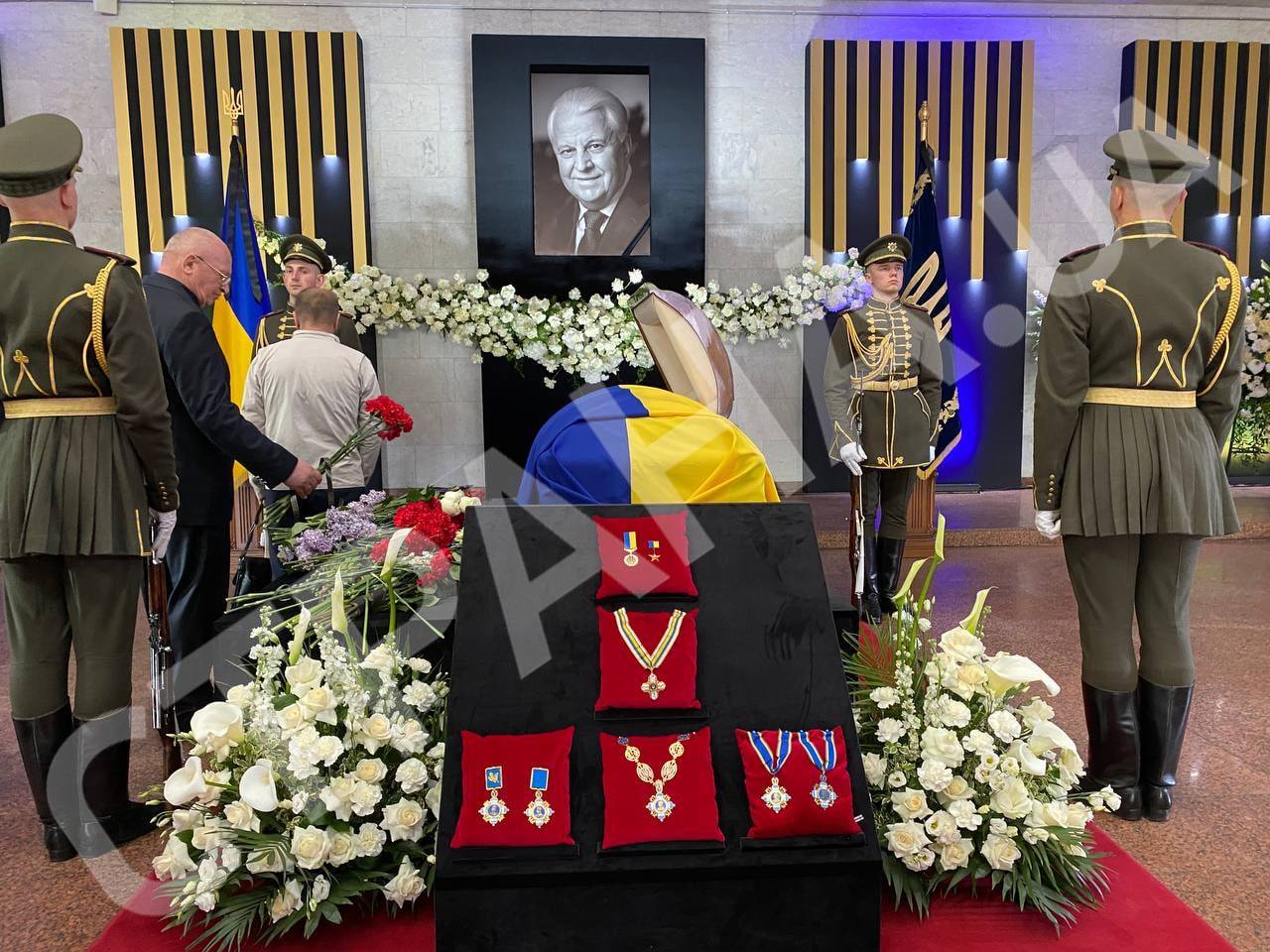 Прощание с Кравчуком. Фото: Страна