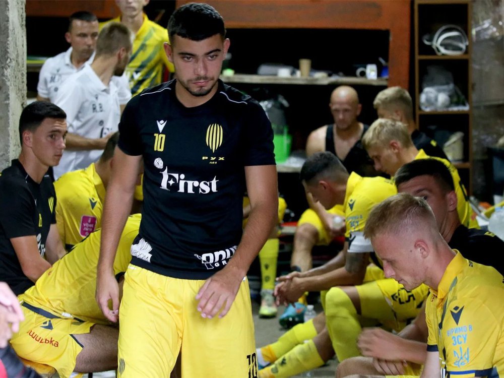 Во Львове прерывали футбольный матч из-за воздушных тревог