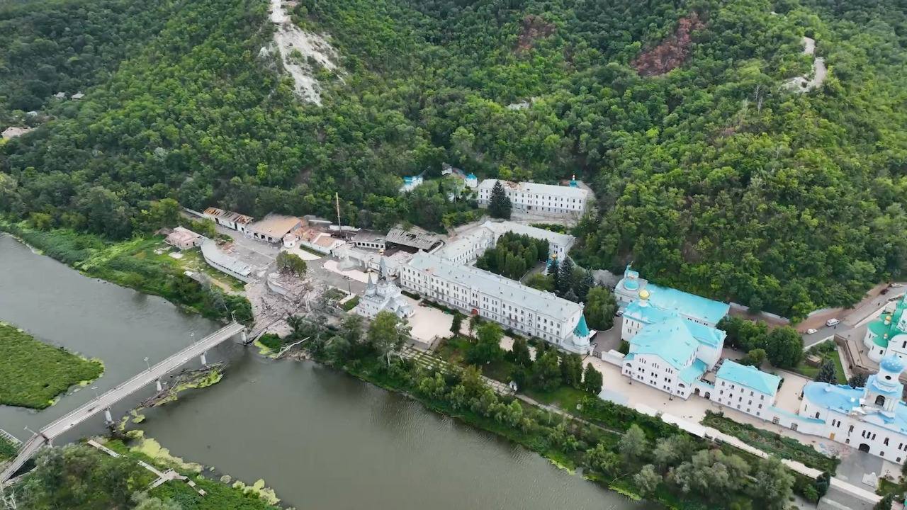 Разрушения в лавре