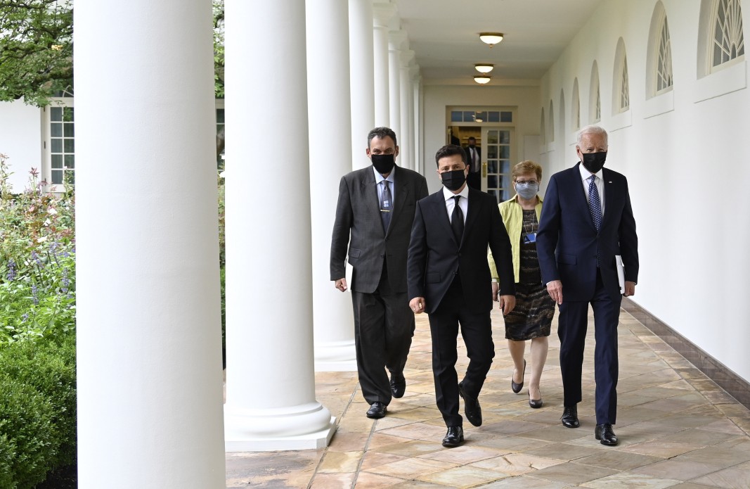 Байден и Зеленский вынуждены идти вместе, но не в ногу