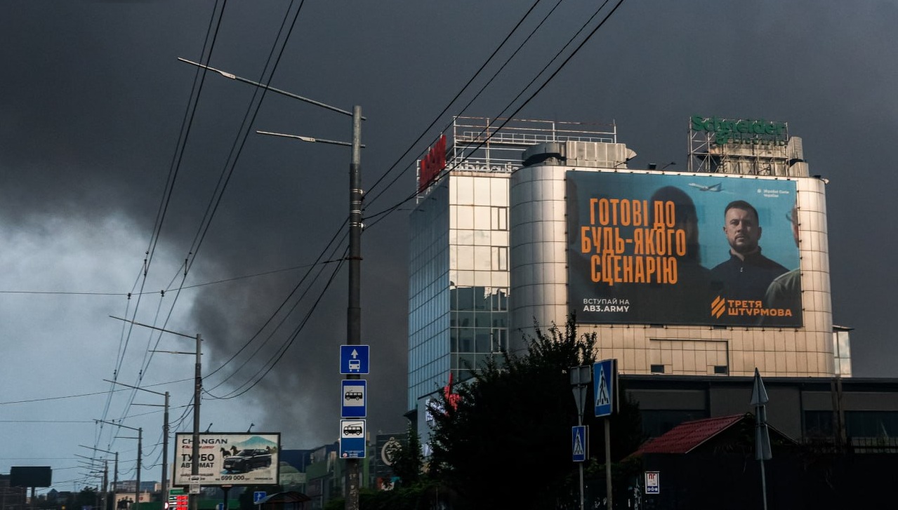 Реклама 3-й ОШБр с лицом Билецкого много на улицах украинских городов