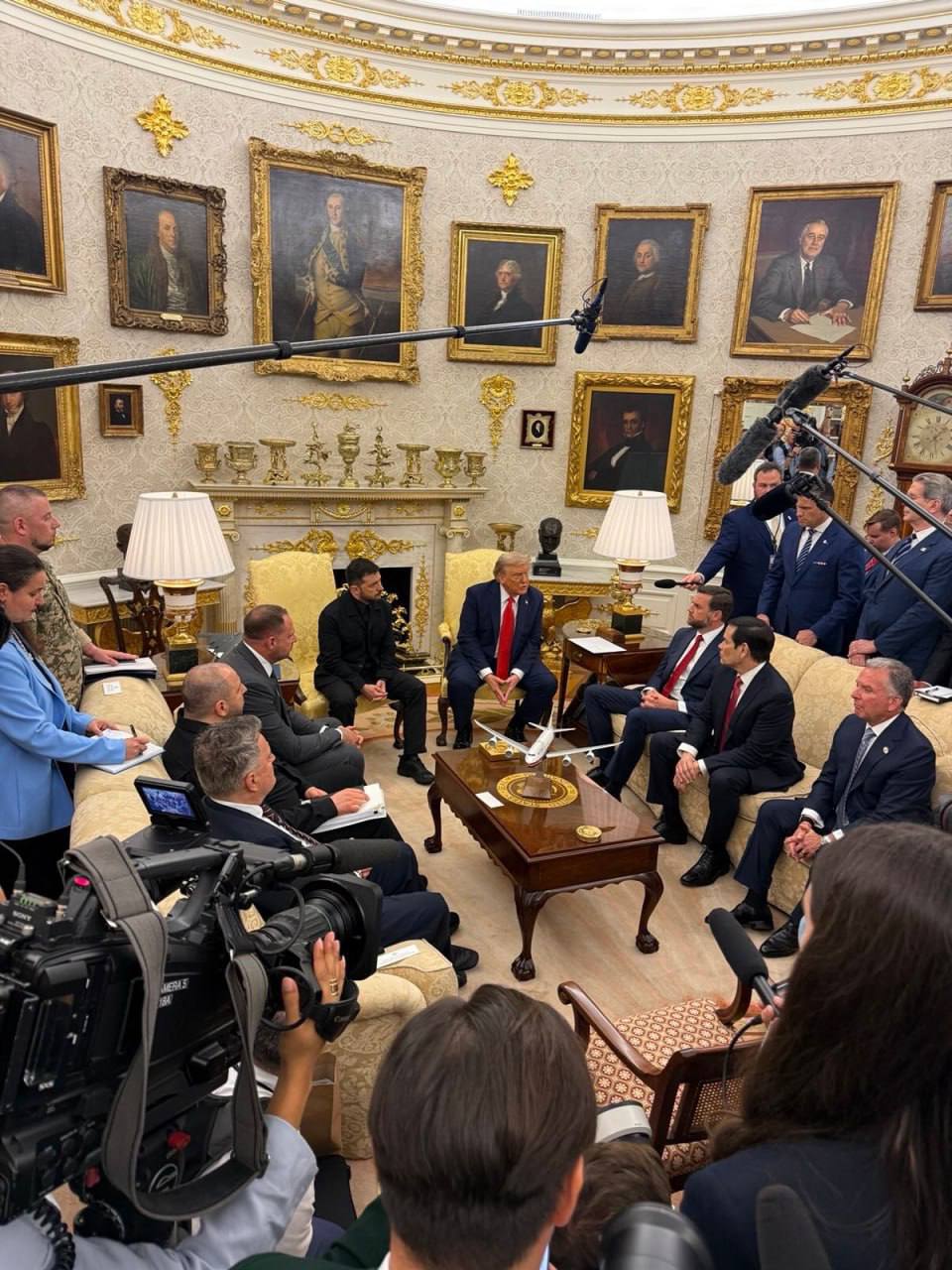 Зустріч Трампа та Зеленського в Овальному кабінеті