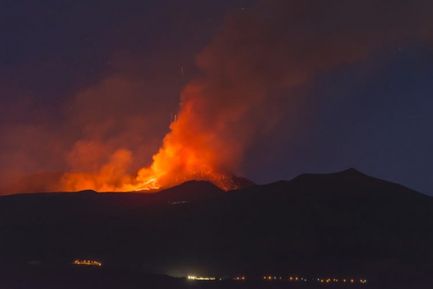 Извержение Этны. Фото: Salvatore Allegra, Anadolu Ajansı