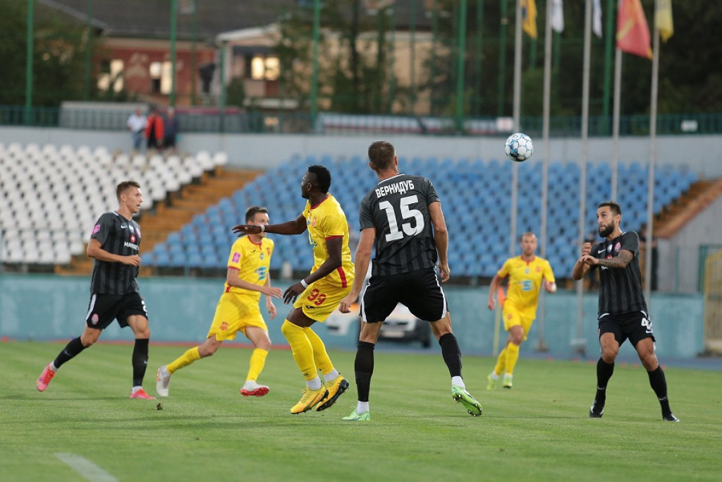Фото: "Ингулец" из поселка Петрово Кировоградской области встретился на поле с луганской "Зарей"