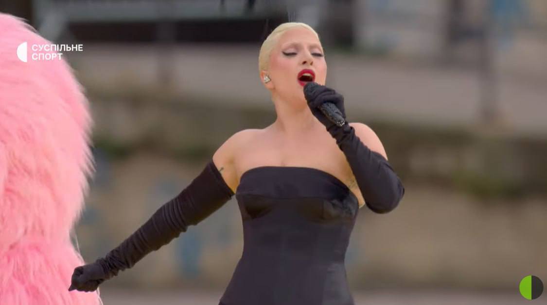 Фото виступу Леді Гагі на Олімпіаді у Парижі. Джерело -