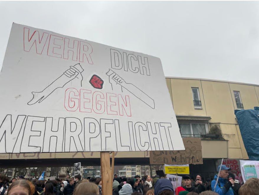 Фото демонстрации против воинской повинности в Германии. Источник - телеграм