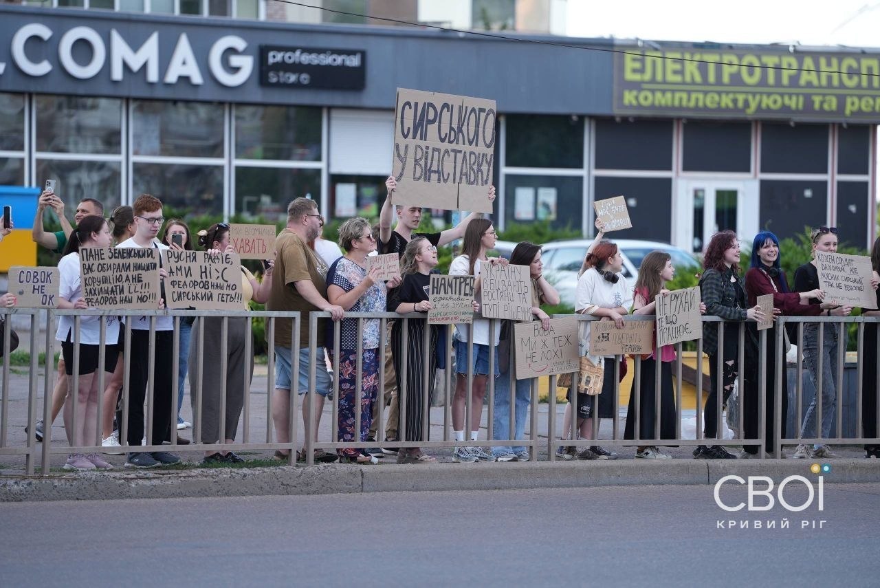 Фото (2) протестов за Фёдорова и против Сырского в Кривом Роге. Источник &ndash; Телеграм